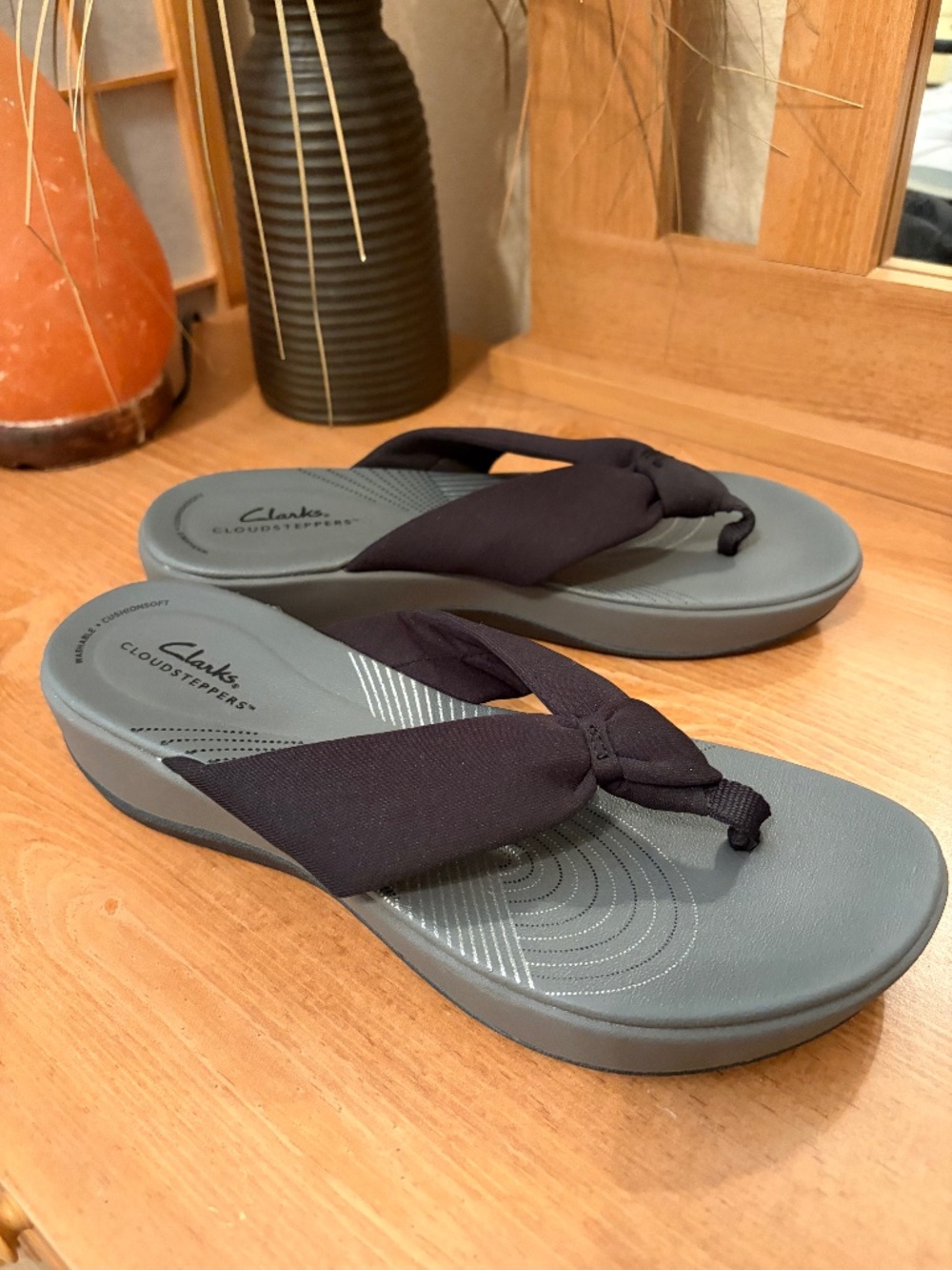 Clarks Cloudsteppers Black & Grey Cushion Soft Flip Flop Sandals - Size 9